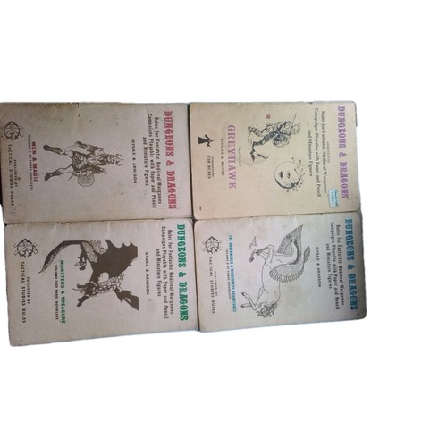 Dungeons and dragons white - white, box